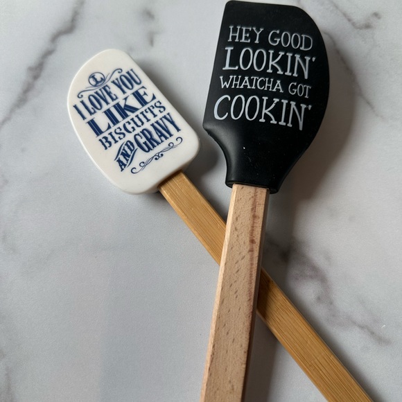 Tea towels and rubber spatulas from the Loveless Cafe - Picture 6 of 10